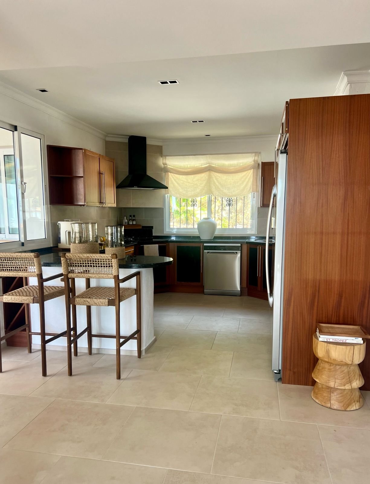 Kitchen bar